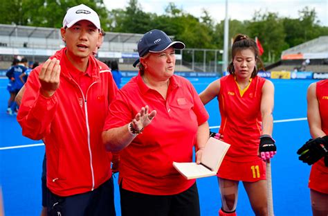 china women's hockey coach.